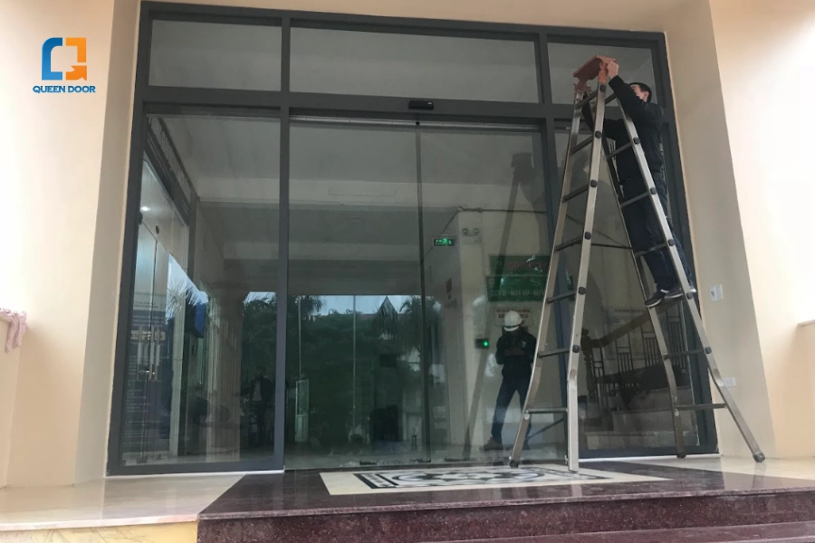 Cửa Nhôm 4 Cánh: Cách Chọn Cấu Hình Chuẩn Để Không Xệ Cánh, Rò Nước