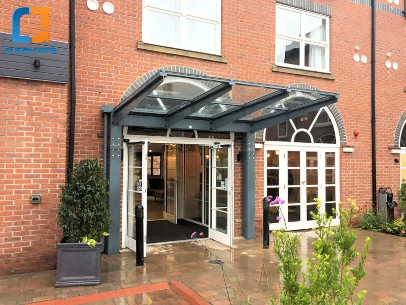 ​​​​​​Mái kính khung nhôm là dòng sản phẩm chủ đạo và được phát triển mạnh mẽ