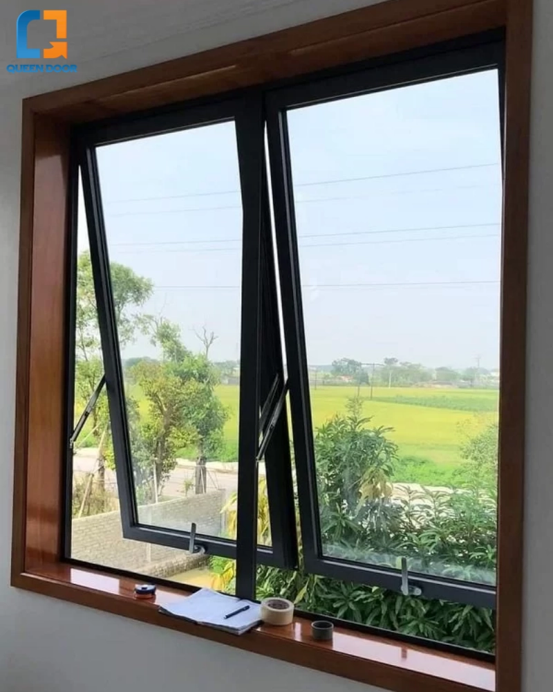 Mẫu cửa sổ mở hất 2 cánh cho mặt tiền nhà phố