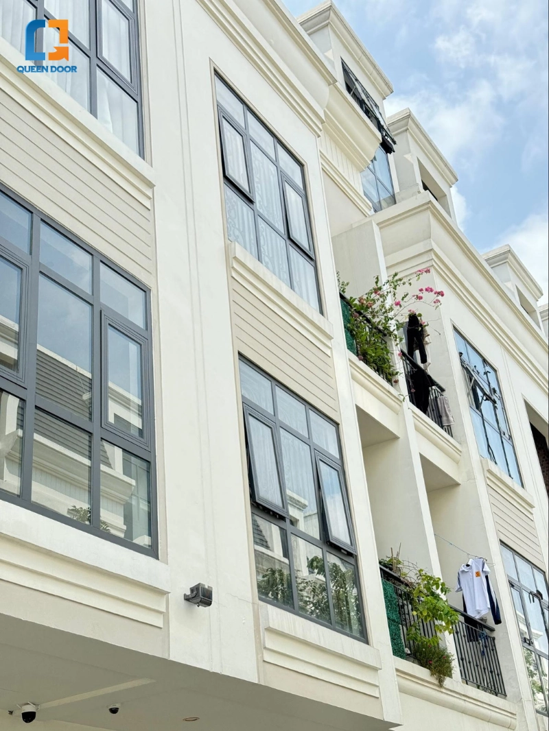 Ứng dụng linh hoạt của cửa sổ mở hất trong kiến trúc