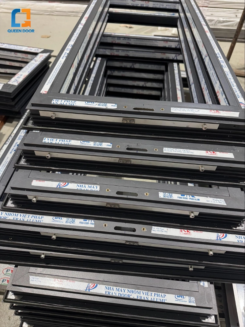 Queen Door – Đơn vị cung cấp cửa đi mở quay chất lượng