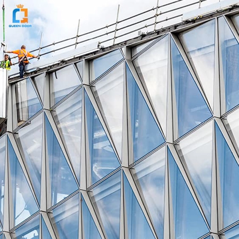 Hệ vách kính Semi-Unitized là gì và cấu tạo chi tiết của hệ thống