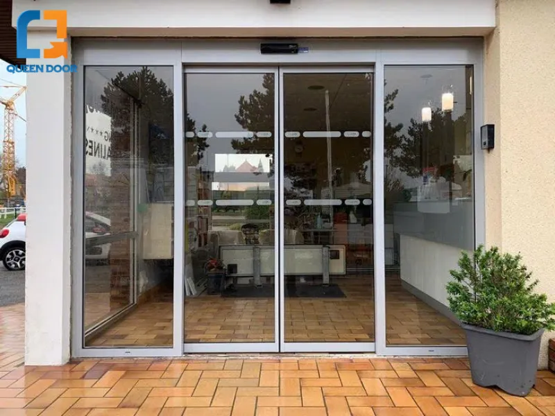 Báo giá tham khảo các hệ cửa trượt tự động tại Queen Door
