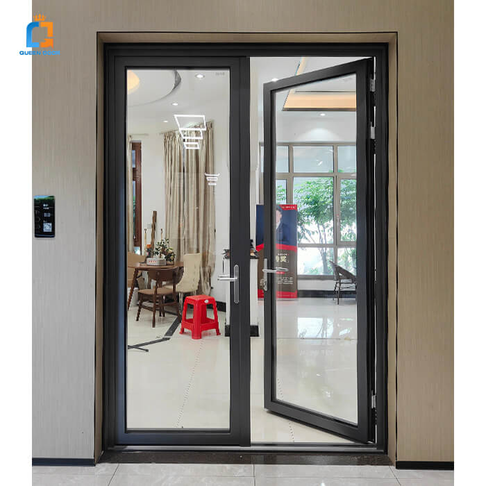 Chọn cửa đi mở quay hay cửa đi mở trượt cho nhà phố