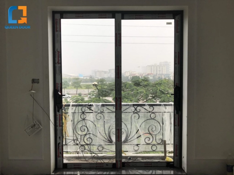 Ứng dụng thực tế của cửa đi mở trượt MT-09 trong các công trình