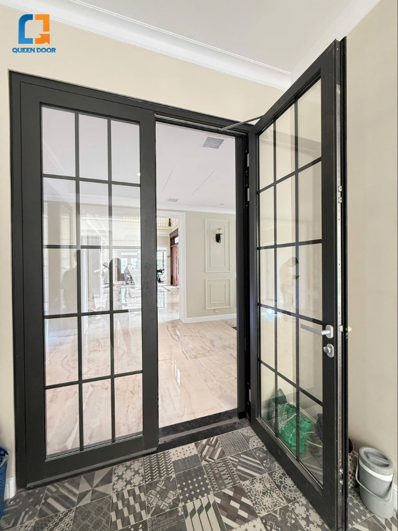 Khái niệm và cấu tạo chi tiết của dòng cửa đi mở quay hiện nay