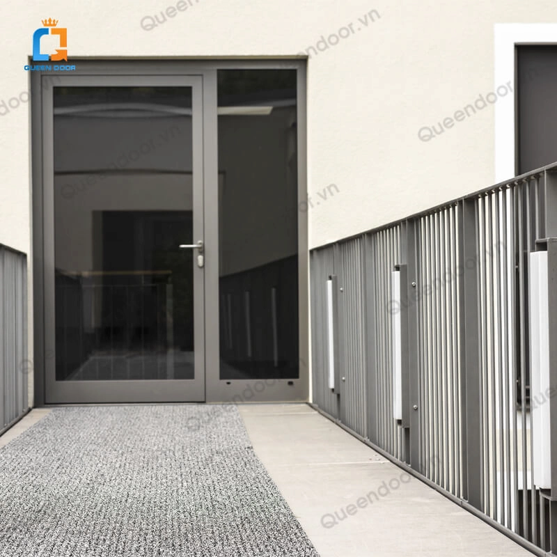 Báo giá lắp đặt cửa đi nhôm kính mở quay