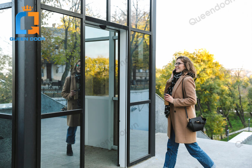 Làm cửa nhôm kính - Queen Door
