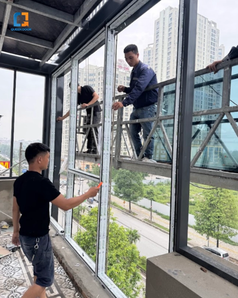 Quy trình thi công tiêu chuẩn của Queen Door