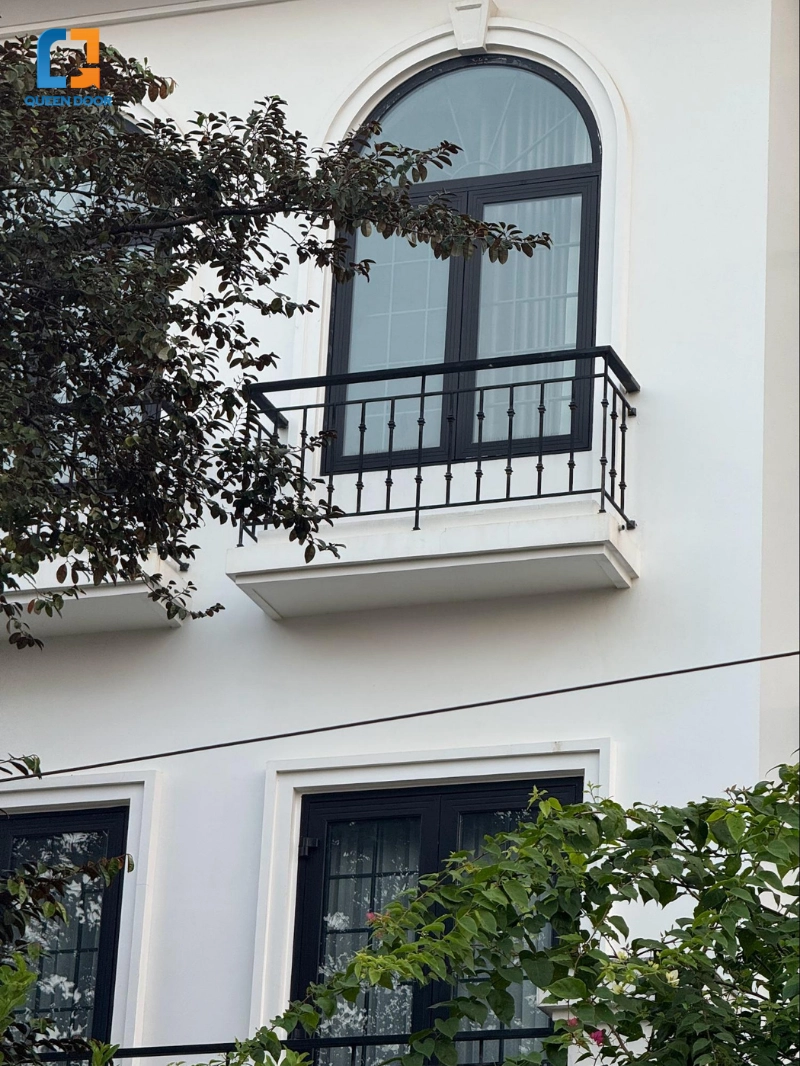 Những ưu điểm vượt trội cửa sổ quay mở ra ngoài