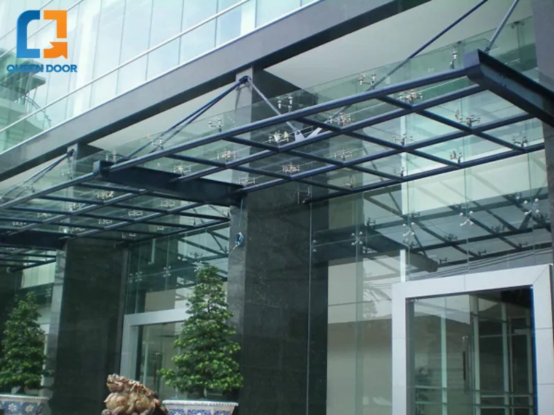 Báo giá tham khảo và các yếu tố ảnh hưởng đến chi phí mái sảnh Canopy