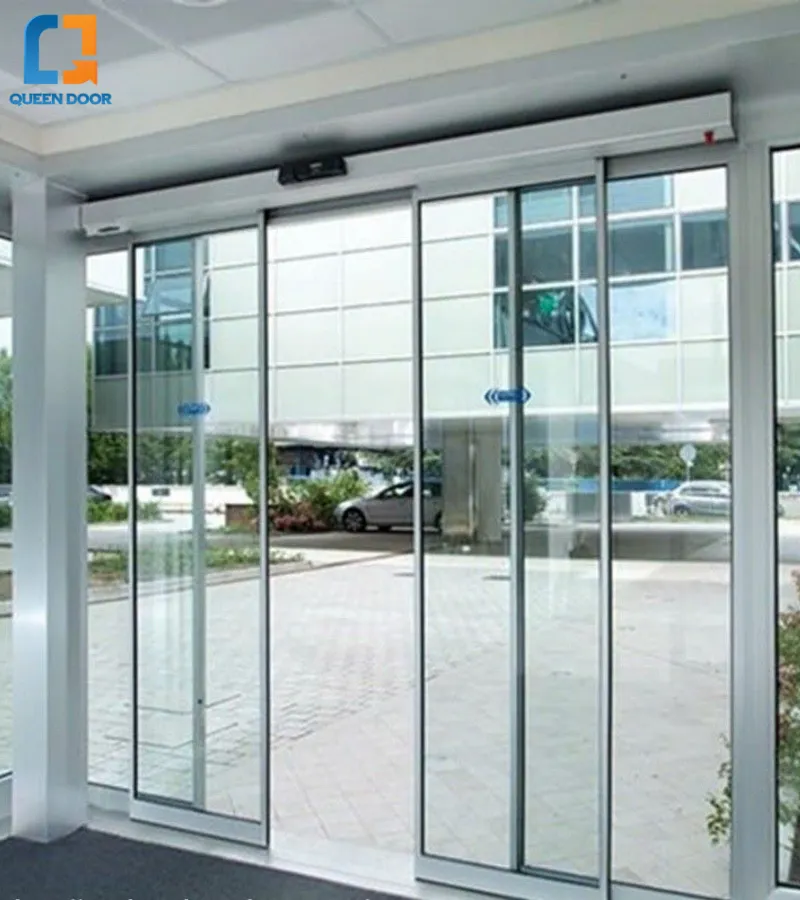 Khi cần độ mở thông thủy tối đa nhưng diện tích vách kính cố định hai bên hạn chế