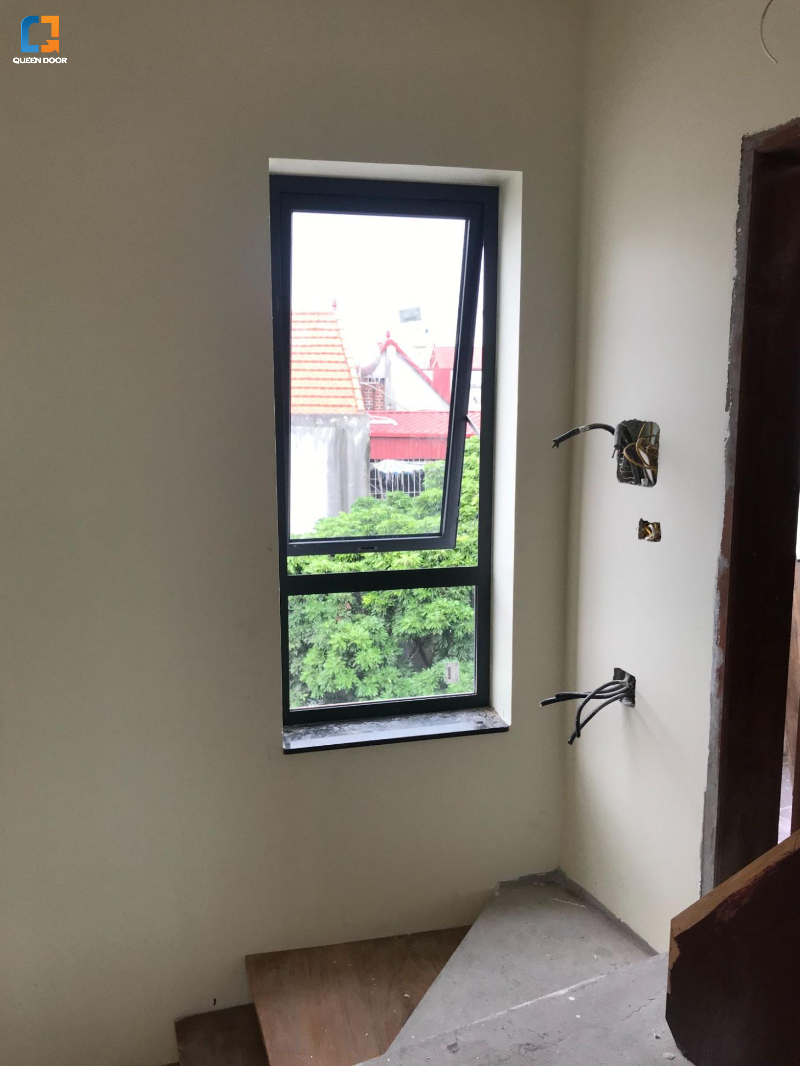 Tham chiếu mẫu cửa sổ mở hất Queen Door SH-01 tối ưu cho nhà phố và văn phòng